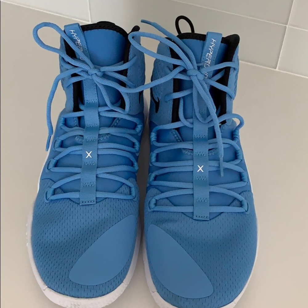 Nike Hyperdunks never been worn sneakers